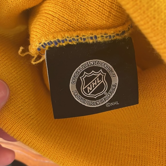 Buffalo Sabers Beanie With Pom-Pom. One Size. - Picture 3 of 4